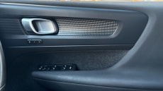 Volvo XC40 2.0 B4P Plus Dark 5dr Auto Petrol Estate